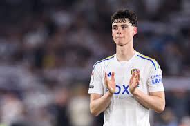 You are currently viewing Fabrizio Romano shares very latest update on Archie Gray’s future with Tottenham and Chelsea keen