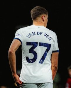 Micky Van de Ven and Tottenham have made a big decision on new contract talks – Gentle Soccer