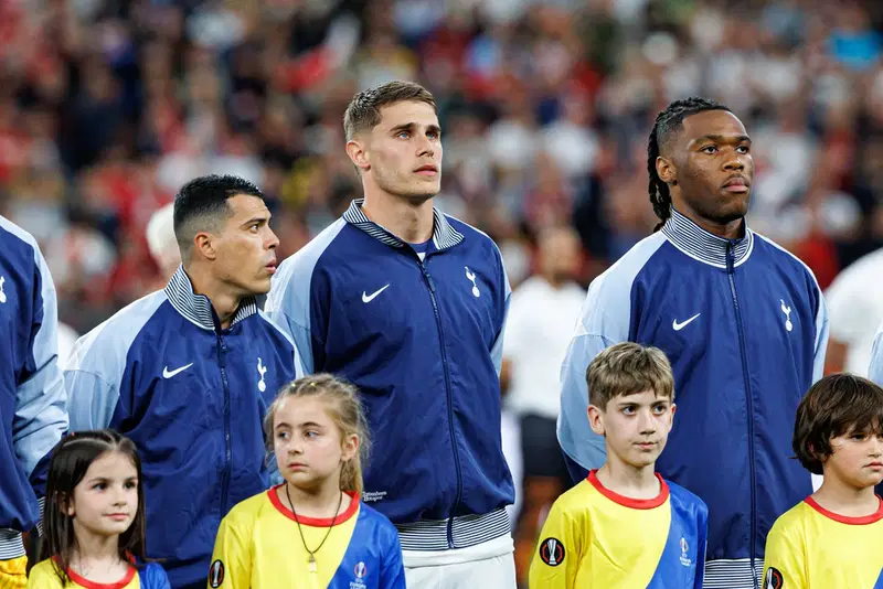 Roberto De Zerbi Convinces Tottenham Star to Rethink His future